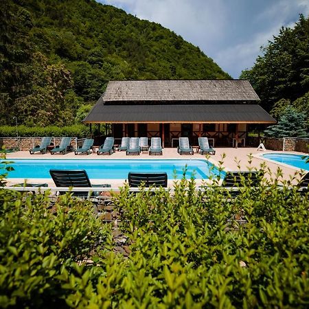 Fratii Jderi - Utopia Verde Brezoi Exterior photo