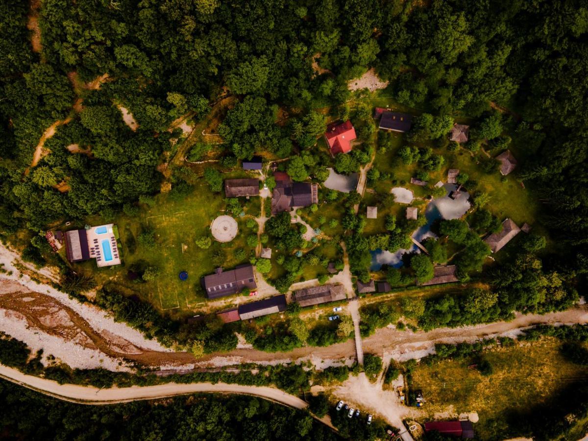 Fratii Jderi - Utopia Verde Brezoi Exterior photo