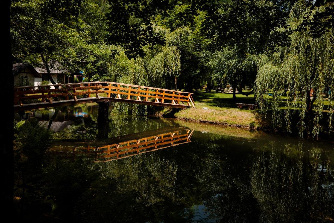 Fratii Jderi - Utopia Verde Brezoi Exterior photo